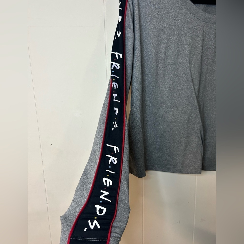F.R.I.E.N.D.S TV show, size M long sleeve top, graphic down sleeve, central perk - Picture 2 of 5